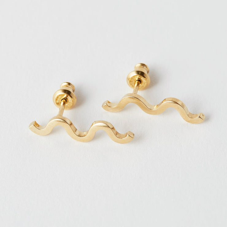 Gold plated Sterling silver stud earrings of a fine wavy line. Squiggle earrings 
